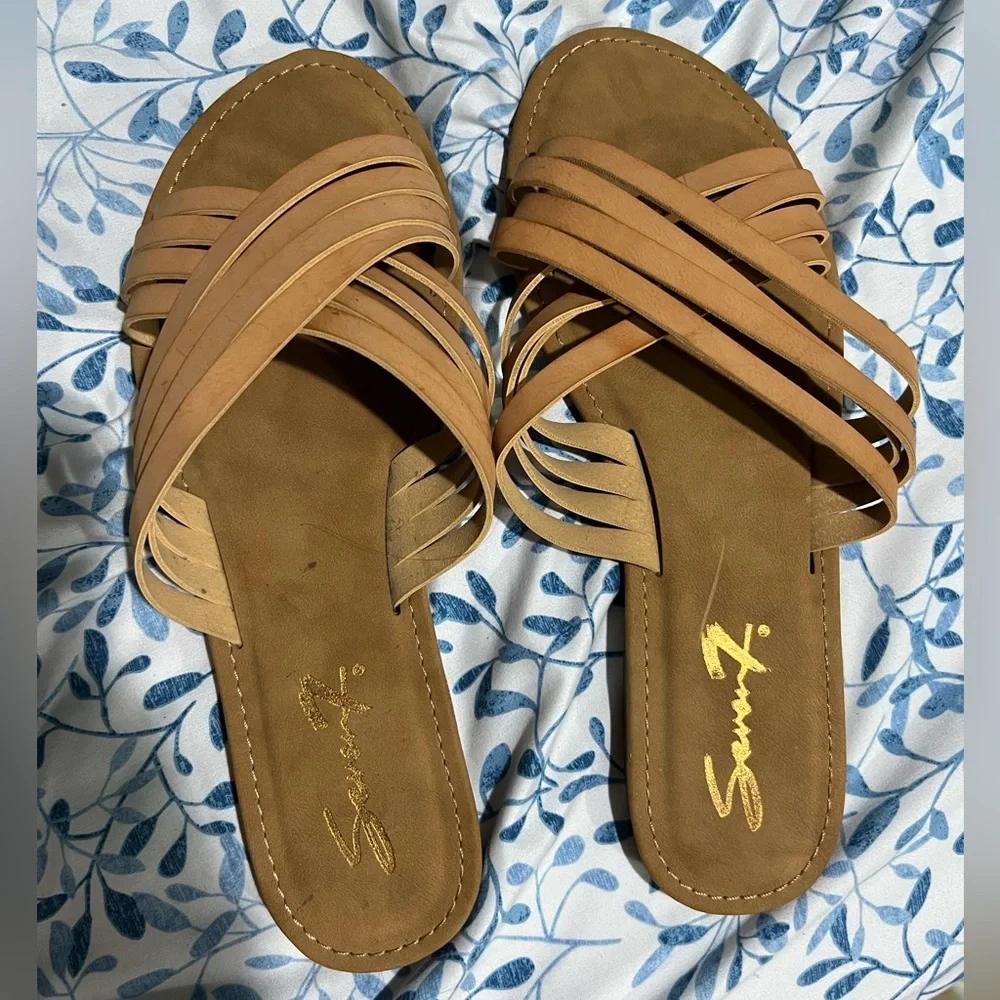 Women’s Sandals size 11. - Picture 1 of 2